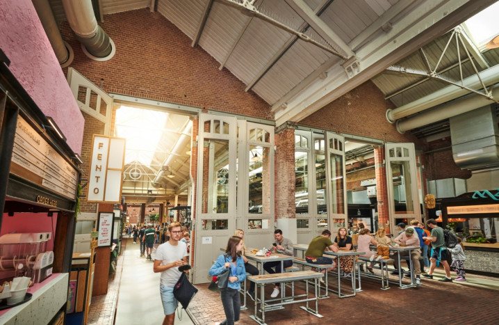 hallen mensen interieur horeca